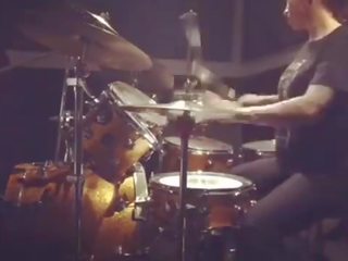 Felicity feline drumming at kuulostaa studios