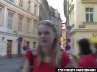 Czeska ulice - veronika wieje phallus na kasa