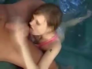 Extraordinary splendid checa jovem grávida fodido em um piscina por bitchyporn(dot)co