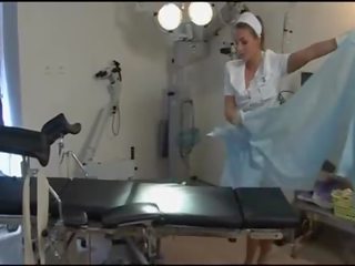 هائل ممرضة في أسمر جوارب و كعوب في مستشفى - dorcel